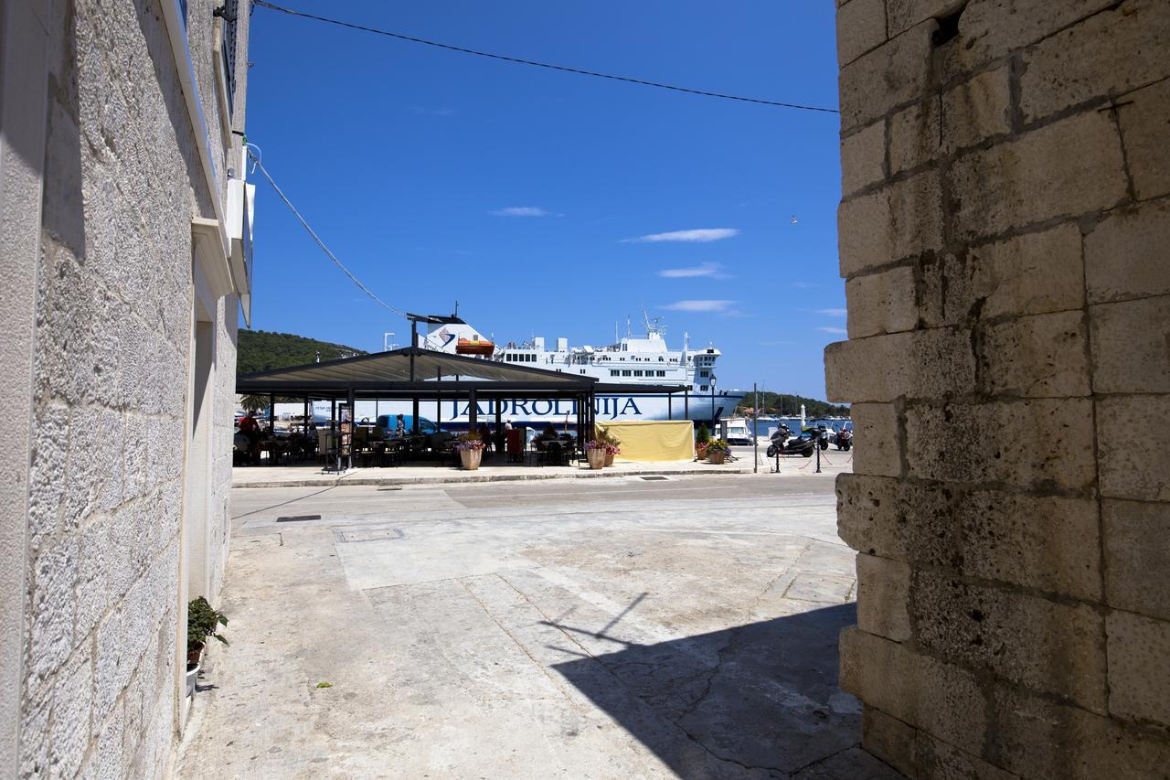 Apartment And Room Daria Vis Island Exterior foto